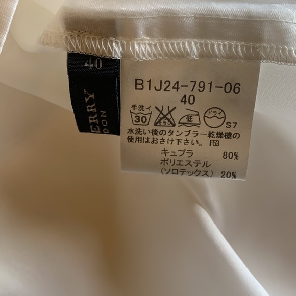 Burberry skirt liner - Picture 3 of 4